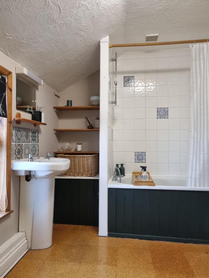 2 Bedroom House Within Walking Distance Of Town Cowes  Extérieur photo