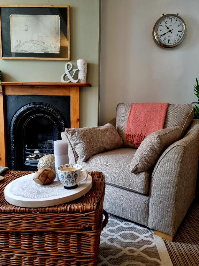 2 Bedroom House Within Walking Distance Of Town Cowes  Extérieur photo