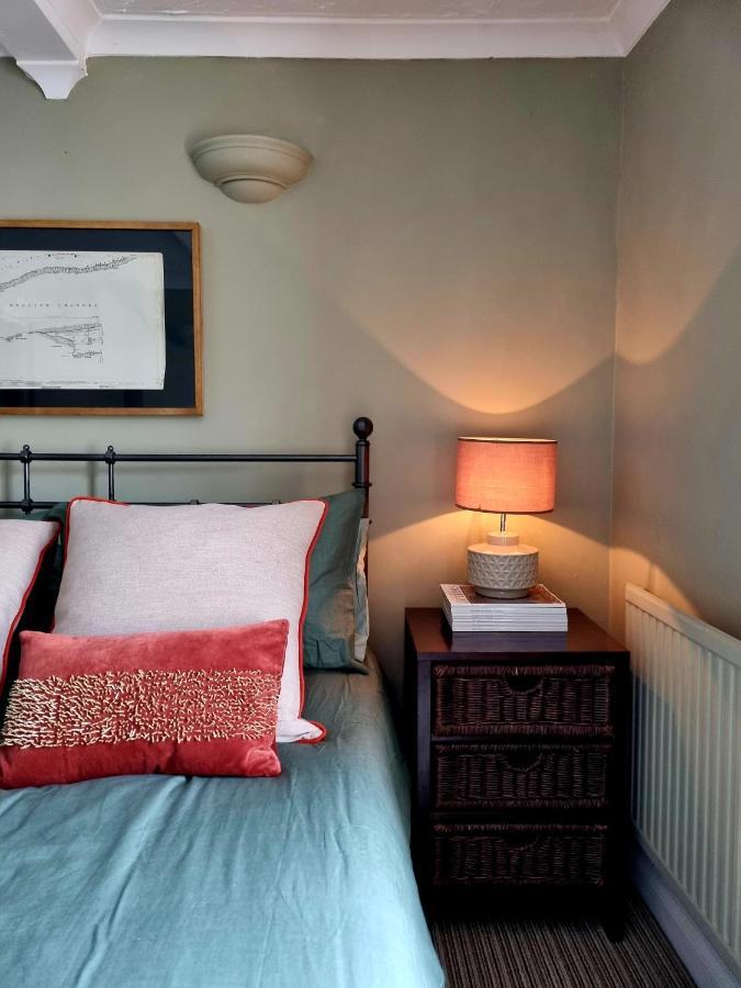 2 Bedroom House Within Walking Distance Of Town Cowes  Extérieur photo